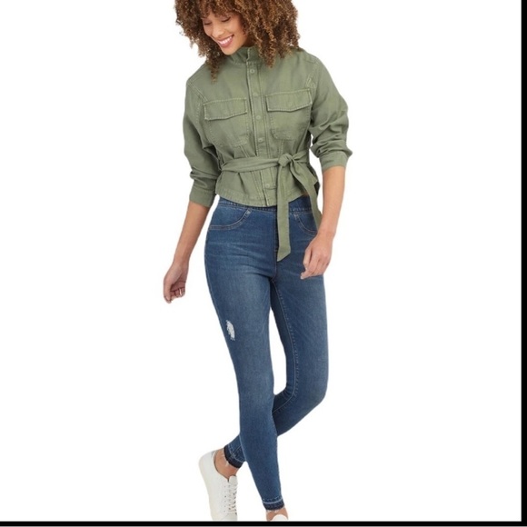 NWT’S SPANX Distressed Ankle Skinny Jeans, Medium Wash SZ Large - Picture 1 of 6